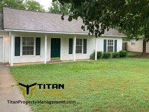 Building Photo - 808 Tee St