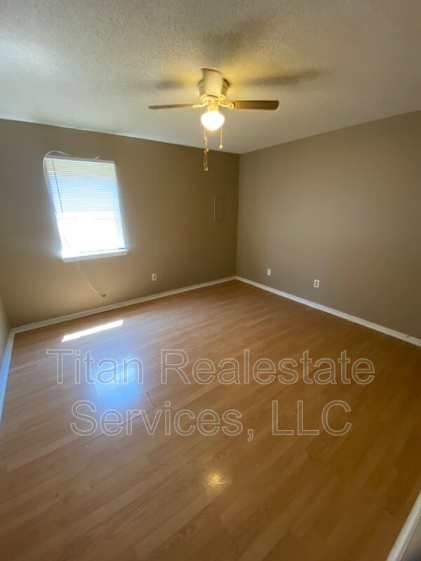 Building Photo - 106 Hummingbird Lane