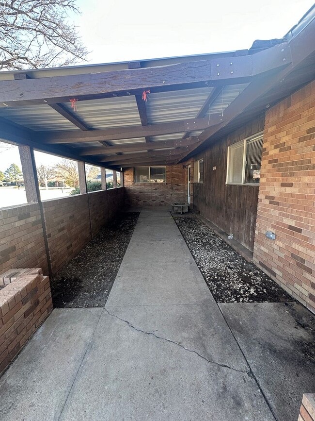 Building Photo - Newly Remodeled Big and Spacious 5 Bed Home! Huge Back Yard!