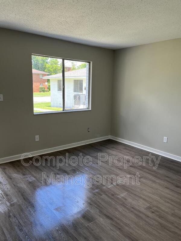Building Photo - 7735 Rugby Ave