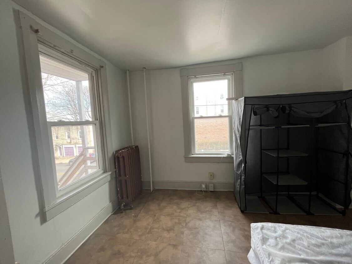 645 E Orange St, Lancaster, PA 17602 Townhouse for Rent in Lancaster