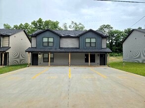 Building Photo - 3116 Commerce St