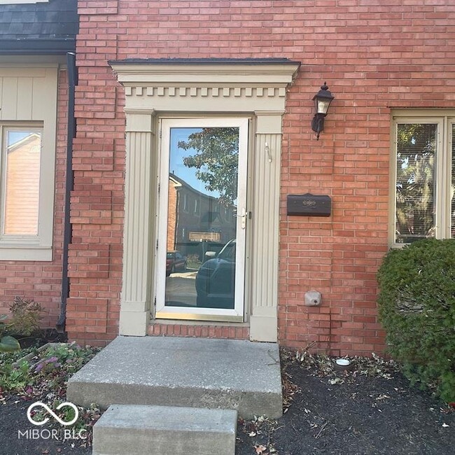 Building Photo - 1155 Canterbury Square S