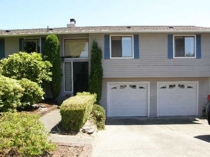 Foto principal - N Tacoma 3bdr 2.5 bath home w/ VIEW of Mt ...