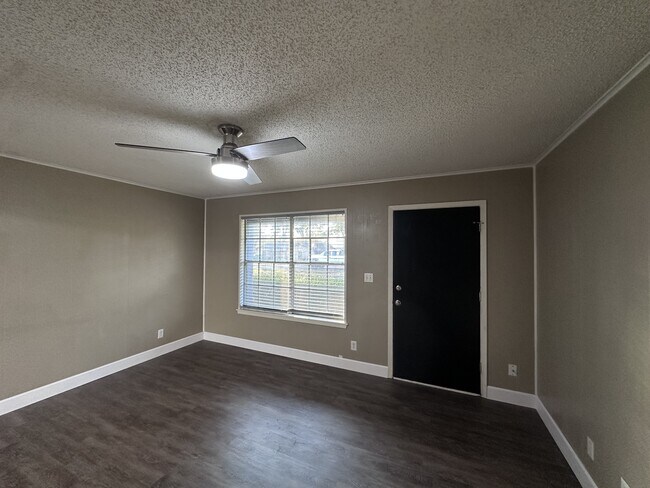 Building Photo - 207 Maryland Dr