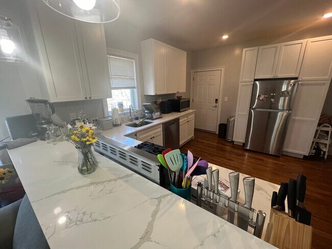 Foto del edificio - 337 Highland Ave