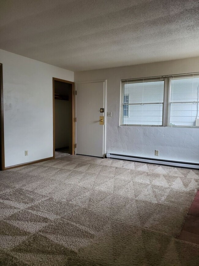 Building Photo - 2x1 @ The Colony Apartments