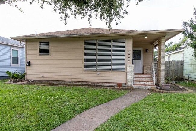 Building Photo - 4605 Bernardo De Galvez Ave