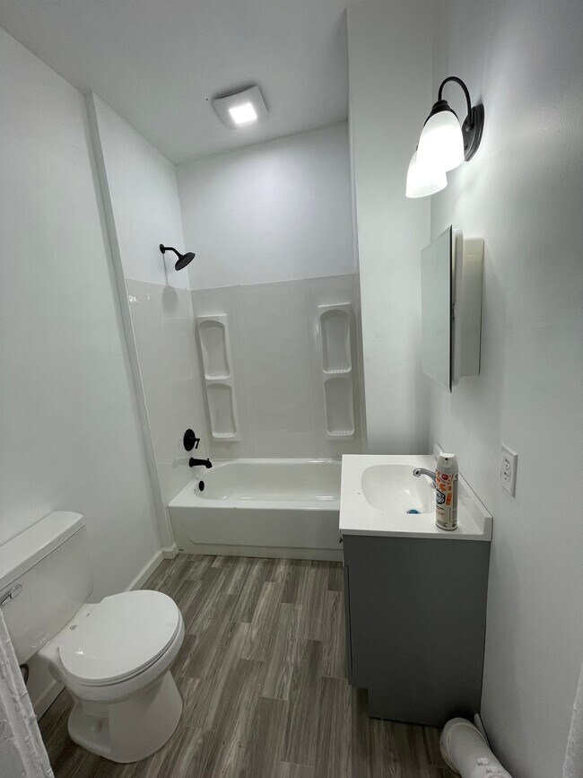 Foto del edificio - 132 N West St