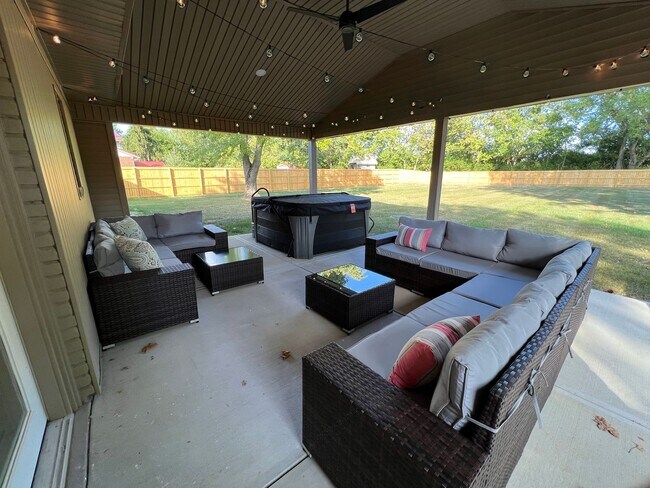 Foto del edificio - Fully Furnished Short Term Rental Home in ...