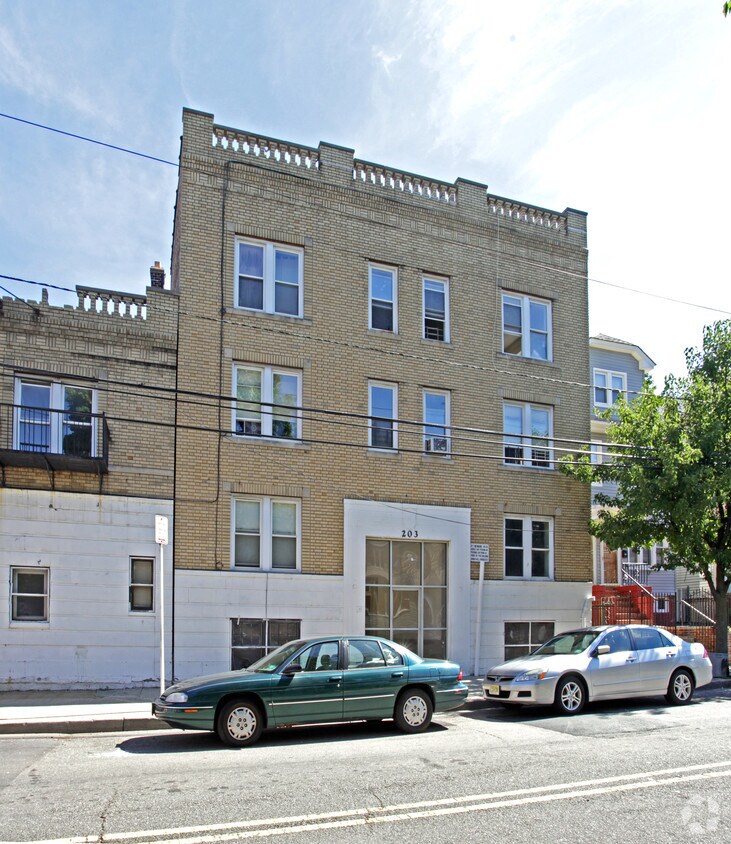 Foto del edificio - 203 Shephard Ave
