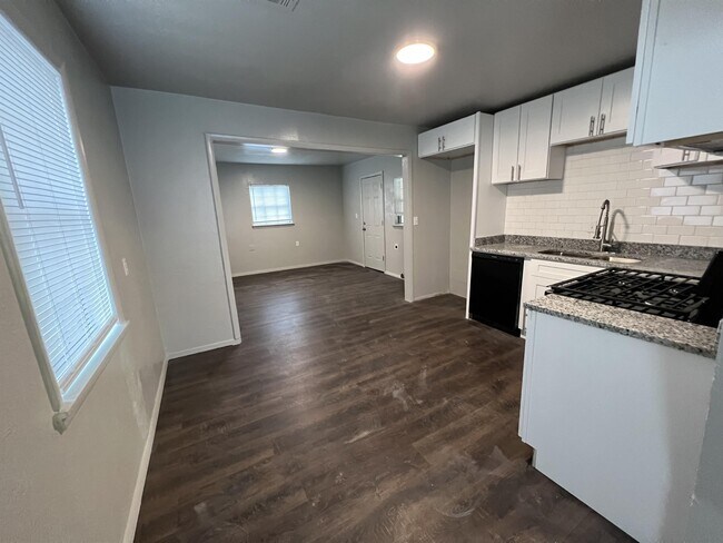 Foto del edificio - 3200 SE 16th St