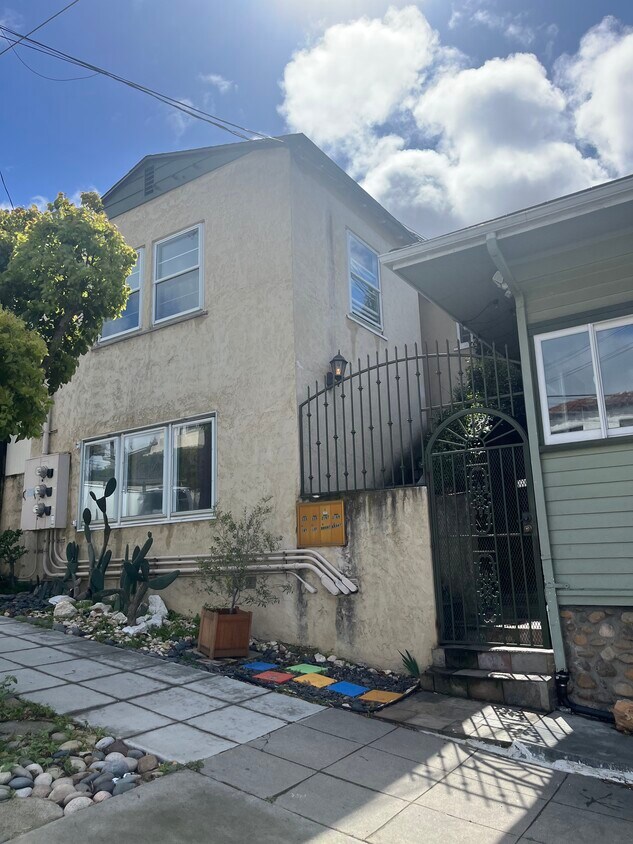 Foto principal - 2169 Brant St