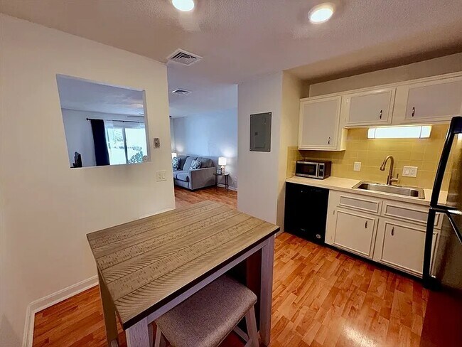 Foto del edificio - 176 Maple Ave