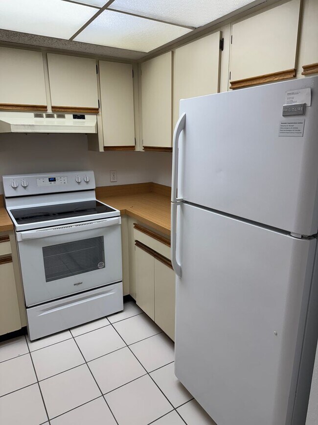 Building Photo - Centrally located condo in great community