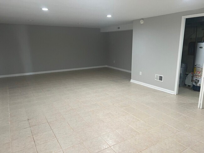 Foto del edificio - 15139 Beverly Dr