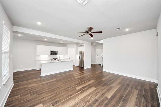 Building Photo - 10638 Cascade Crk Dr
