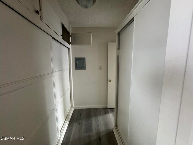 Foto del edificio - 13507 Victory Blvd