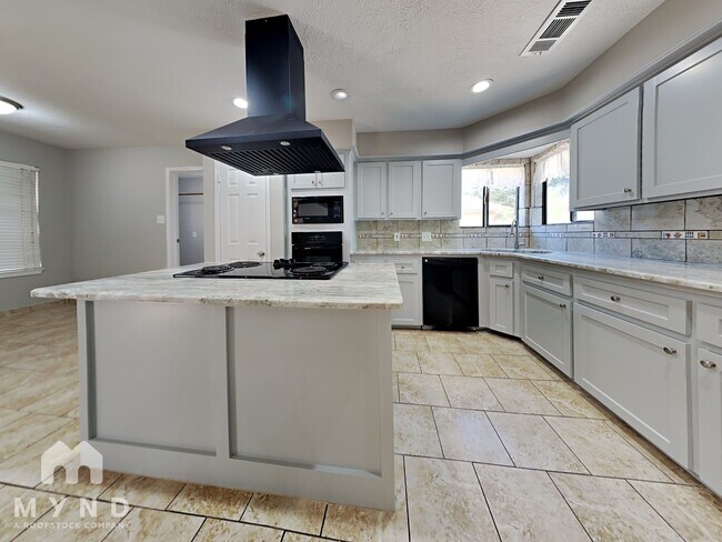 Foto del edificio - 14923 Walters Rd