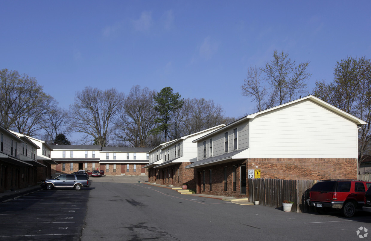 Building Photo - Overview Apartments