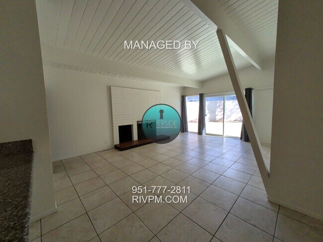 Building Photo - Mid-Century Modern Beauty with Spacious Backyard