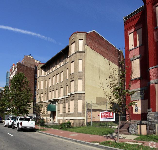 Building Photo - 919 L St NW