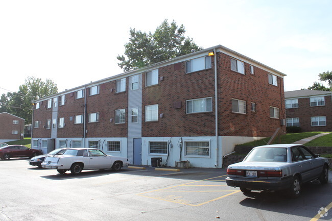 Building Photo - Maple Manor