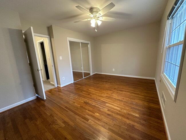 Building Photo - 8101 Kingsway Ct
