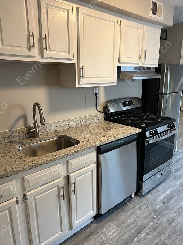 Foto del edificio - 13971 Knox Ave
