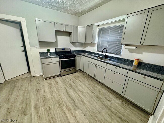 Foto del edificio - 2020 Corning Ave