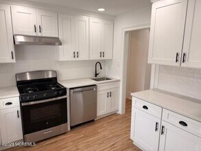 Building Photo - 304 Lareine Ave