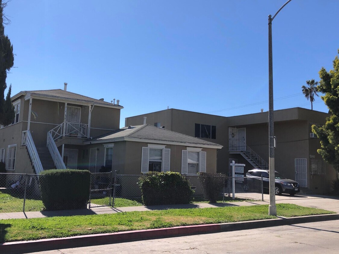 Foto principal - 5130-5140 Roseland Street