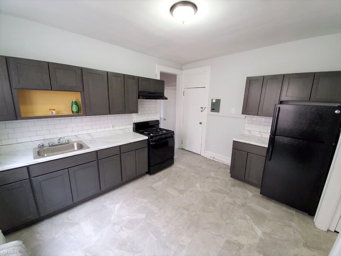 3 br, 1 bath - 81 Montgomery Ave 3 - 3 br, 1 bath  - 81 Montgomery Ave 3