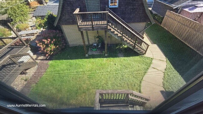 Building Photo - 428 Warwick St