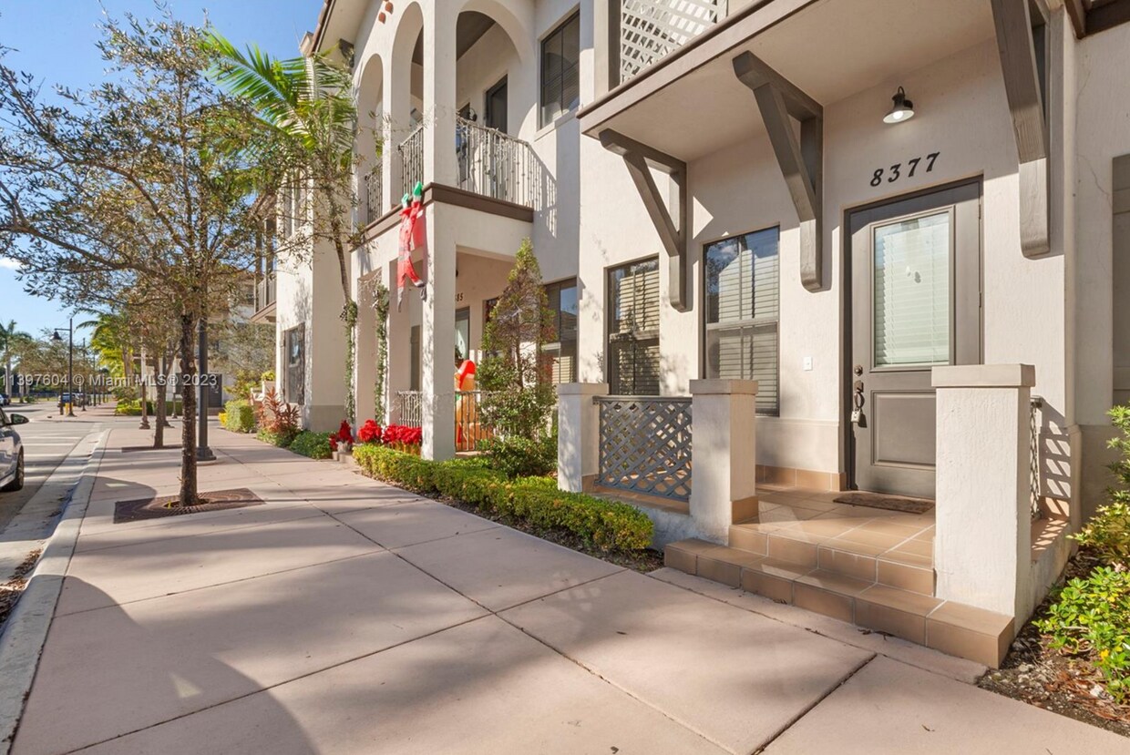 Foto principal - 8377 NW 51st Ter