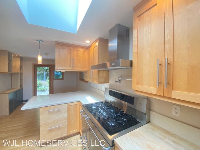 Building Photo - 4 br, 2.5 bath House - 4962 Purdue Ave NE