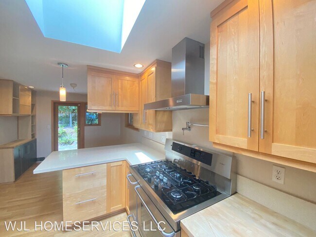 Foto del edificio - 4 br, 2.5 bath House - 4962 Purdue Ave NE