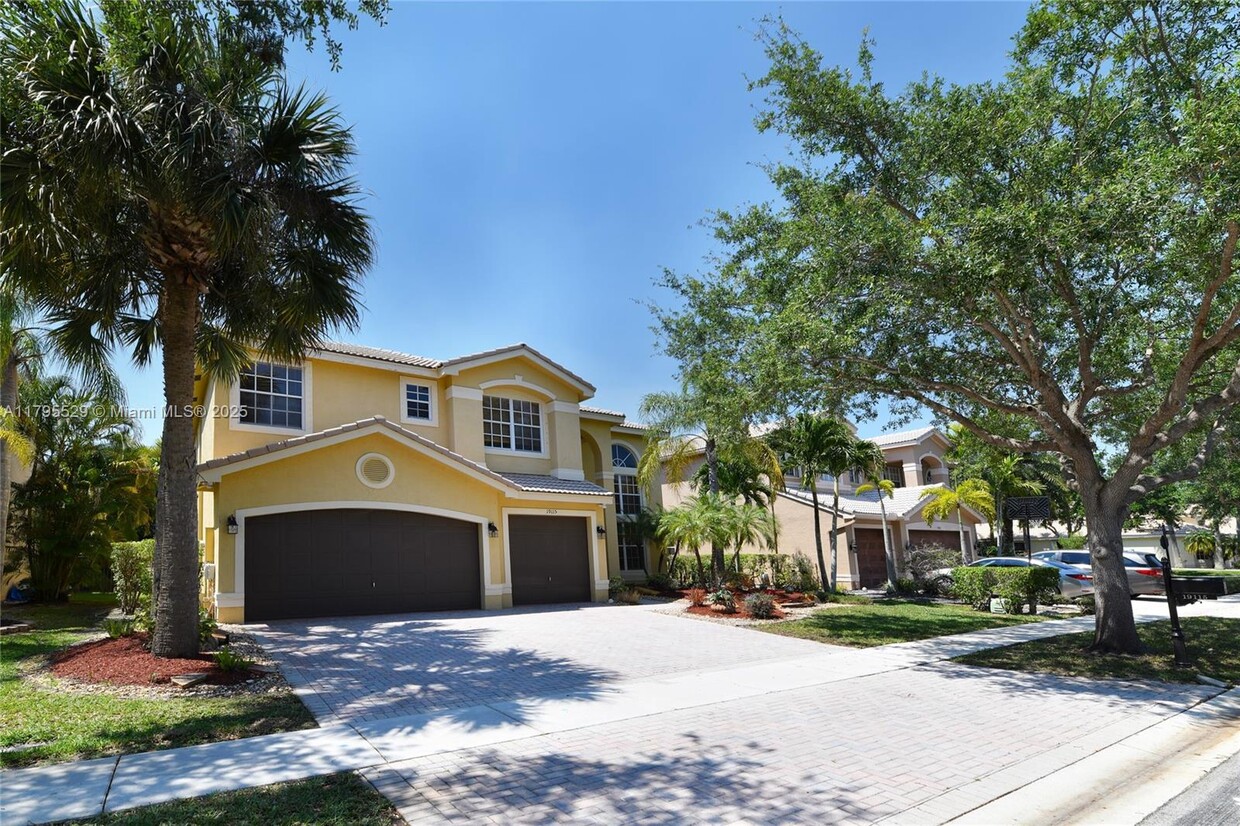 Foto principal - 19115 2 River Ln