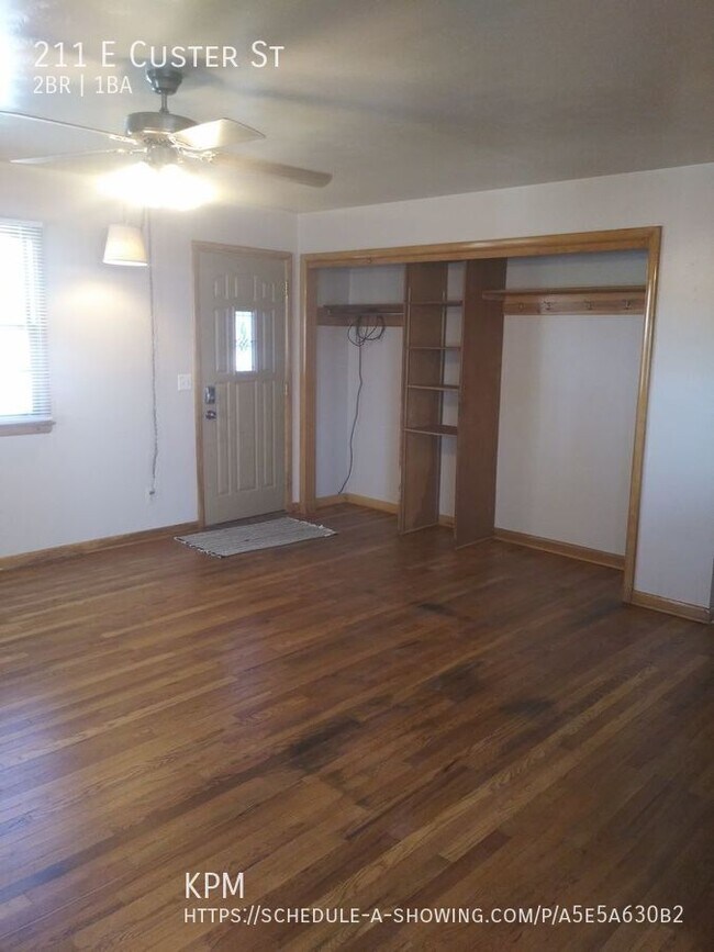 Foto del edificio - 211 E Custer St