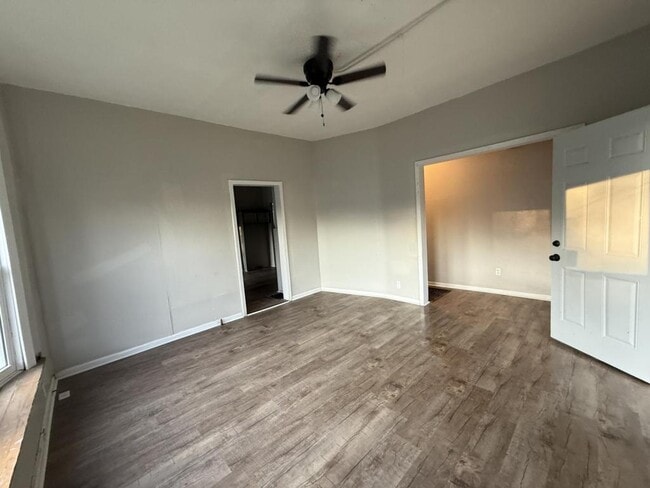 Building Photo - 303 E Hickory St