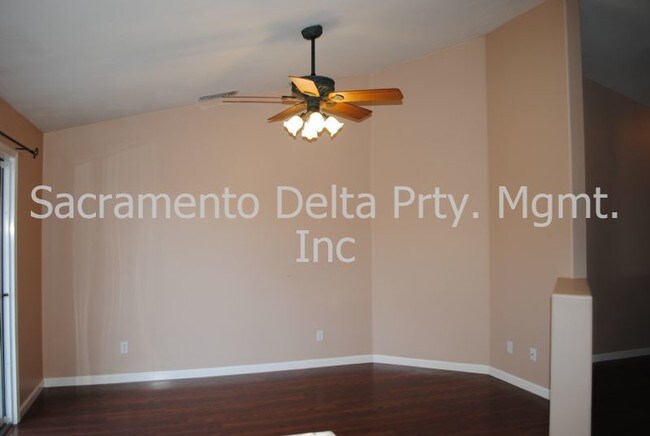 Building Photo - 2320 Summerfield Ct