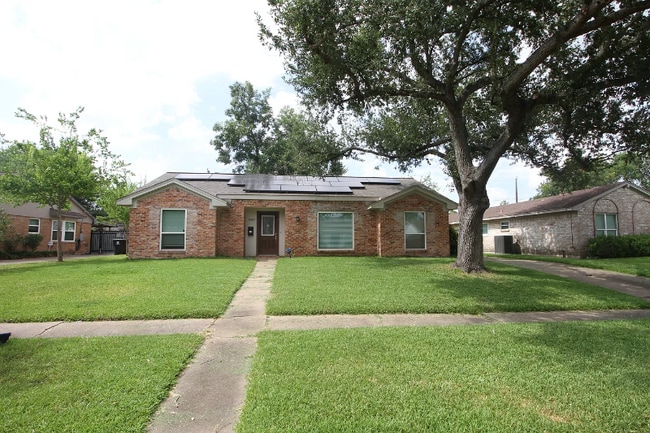 Building Photo - 8207 Sharpcrest St