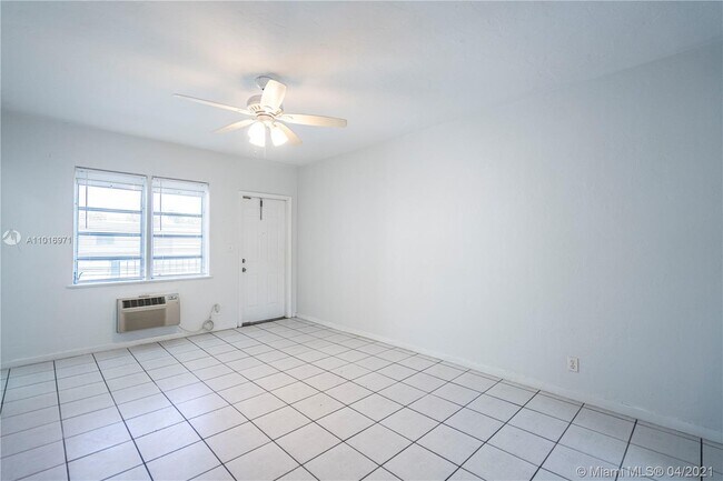 Building Photo - 1208 71st St