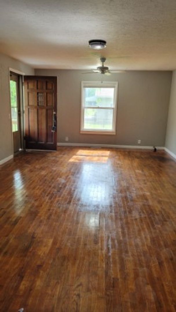 Building Photo - Gorgeous 2br/1ba home, recently remodeled,...