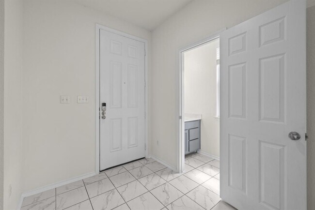 Building Photo - 14100 Purple Azalea Dr