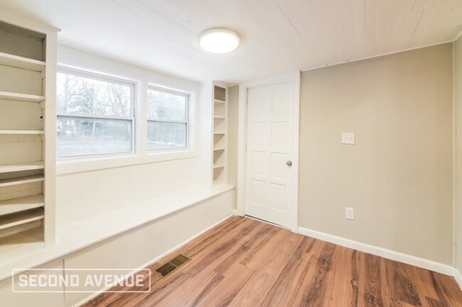 Building Photo - 203 Maple St