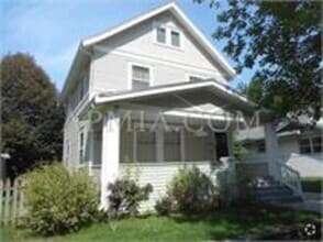 Building Photo - 992 8th St