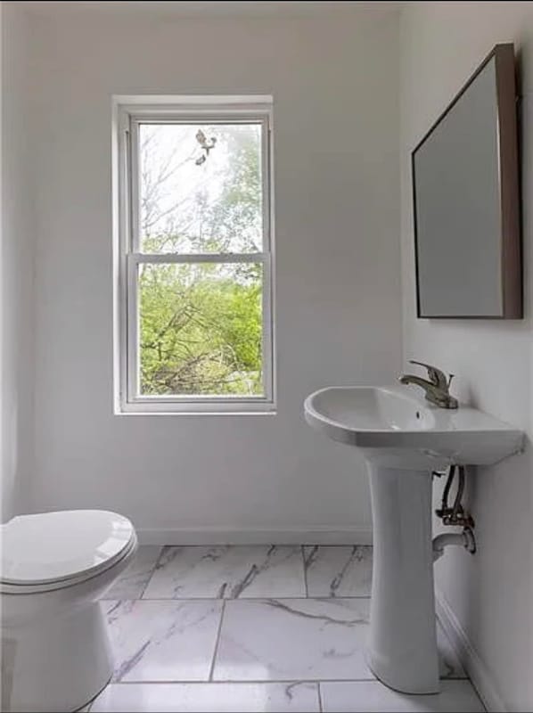 Building Photo - 417 E Burgess St