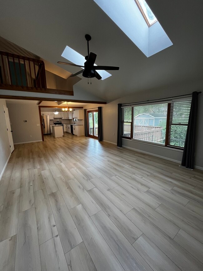 Building Photo - 705 Plainfield Ct