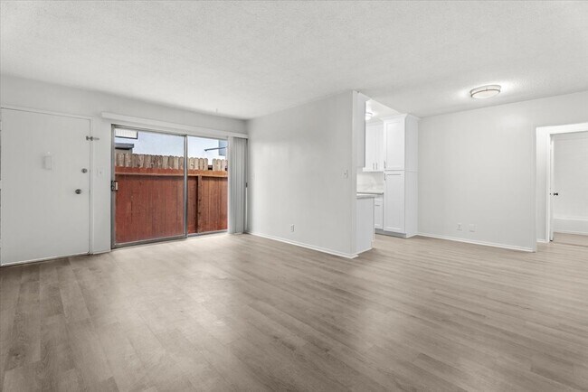 Foto del edificio - 1236 McClellan Dr